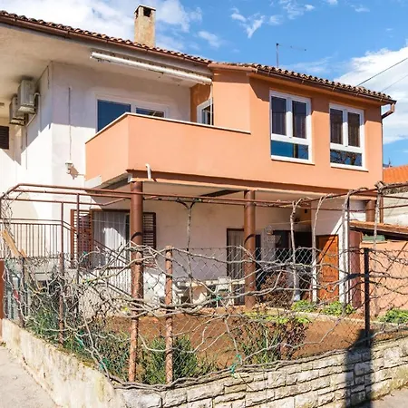 Awesome In With Kitchen Apartment Pula