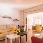 Apartamento 2 Bedroom Cozy In *