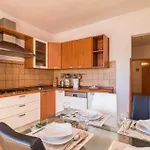 2 Bedroom Cozy In Pula